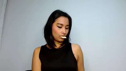 Gia Lee online show from 10.13.25