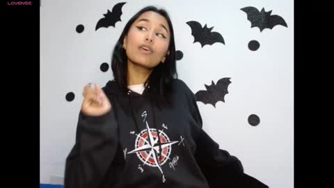 Gia Lee online show from 10.28.25