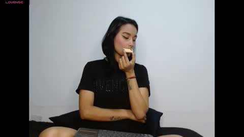 Gia Lee online show from 11.06.25