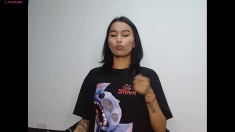 Gia Lee online show from 11.11.25