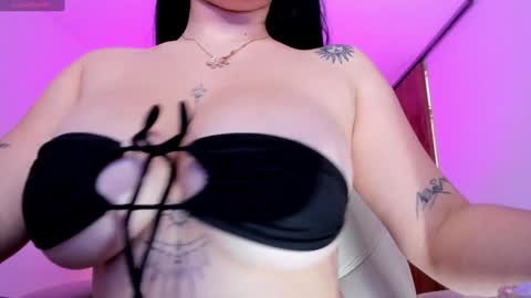 Snapshot of gia_lowry chatting on 01.18.25 Gia lowry online show from 01.18.25