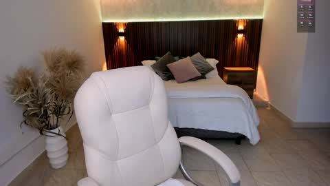 Snapshot of gia_lowry chatting on 02.07.25 Gia lowry online show from 02.07.25