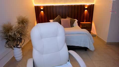 Snapshot of gia_lowry chatting on 02.14.25 Gia lowry online show from 02.14.25