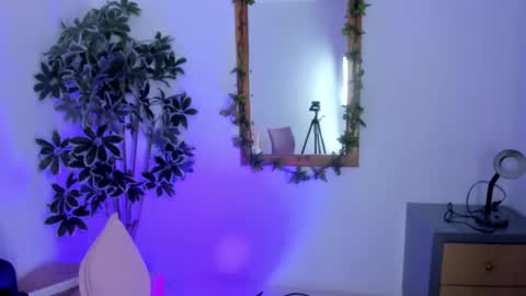 Gia  online show from 10.14.25