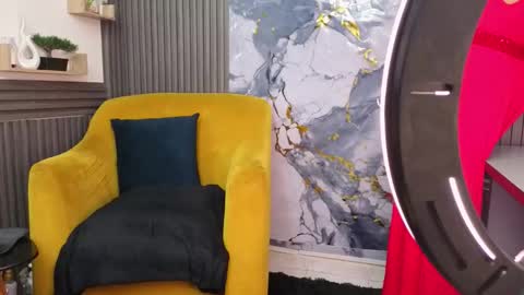 Snapshot of gianellacox chatting on 02.13.26 online show from 02.13.26