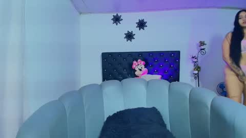 Giana Roberts online show from 11.29.25