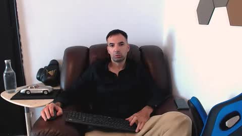 Snapshot of gianni_lion chatting on 10.10.25 Gianni online show from 10.10.25