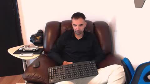Snapshot of gianni_lion chatting on 10.11.25 Gianni online show from 10.11.25