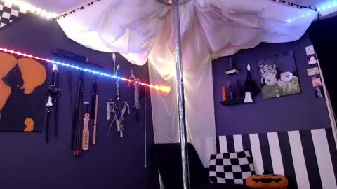 Giggles online show from 11.08.25