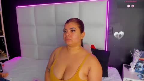 Snapshot of gigi_duran chatting on 05.08.26 Gigi online show from 05.08.26