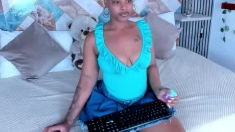 Snapshot of gigi_mane chatting on 10.18.25 gigi_mane online show from 10.18.25
