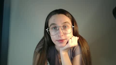 Snapshot of gigi_nix chatting on 12.11.24 Gigi online show from 12.11.24