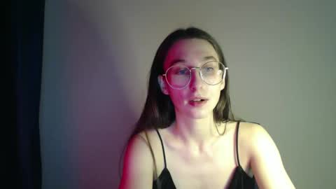 Snapshot of gigi_nix chatting on 12.18.24 Gigi online show from 12.18.24