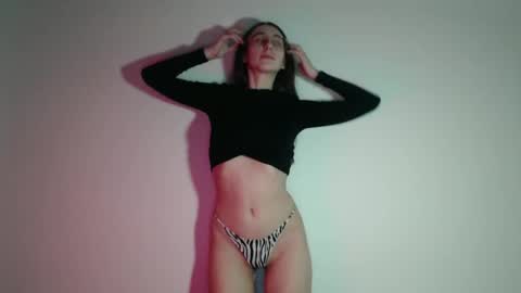 Snapshot of gigi_nix chatting on 03.11.25 Gigi online show from 03.11.25