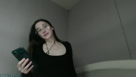 Snapshot of gigi_nix chatting on 12.19.25 Gigi online show from 12.19.25
