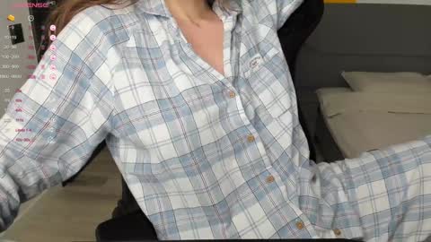 gigihadd online show from 12.18.24