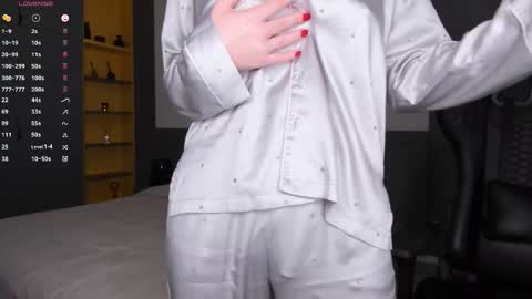 gigihadd online show from 02.19.26