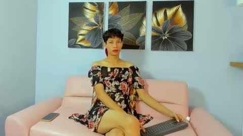 Snapshot of gigy___ chatting on 10.17.25 gigy___ online show from 10.17.25