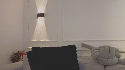 Giigii Hadid  online show from 07.17.26