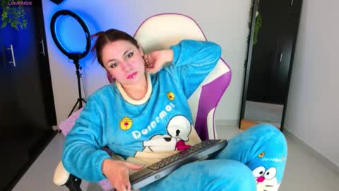 Snapshot of gilakat chatting on 10.13.25 gilakat online show from 10.13.25