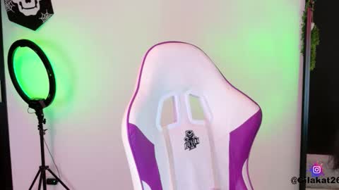 Snapshot of gilakat chatting on 10.31.25 gilakat online show from 10.31.25