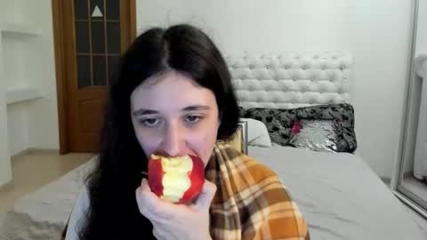 Snapshot of ginablum chatting on 10.28.25 Kate online show from 10.28.25