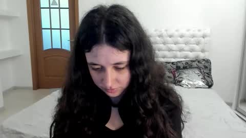 Snapshot of ginablum chatting on 11.09.25 Kate online show from 11.09.25