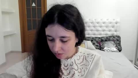 Snapshot of ginablum chatting on 11.12.25 Kate online show from 11.12.25