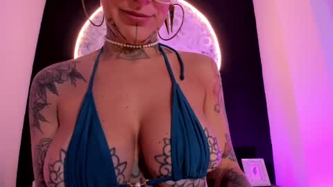 Snapshot of ginebraafxx chatting on 02.13.25 Ginebra online show from 02.13.25