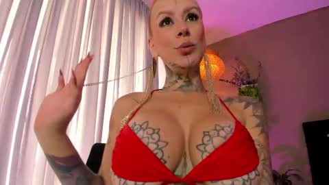 Snapshot of ginebraafxx chatting on 09.23.25 Ginebra online show from 09.23.25