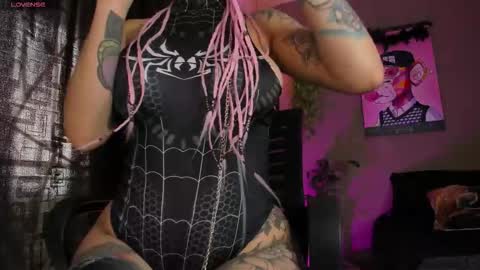 Snapshot of ginebraafxx chatting on 10.31.25 Ginebra online show from 10.31.25