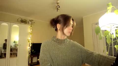 Snapshot of gingerbread__house chatting on 10.13.25 Vasilisa online show from 10.13.25