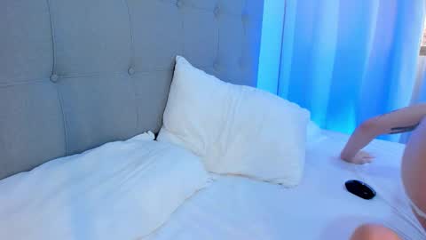 Snapshot of gintonicax chatting on 10.17.25 Ginevra online show from 10.17.25