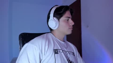 Snapshot of gio_russo chatting on 10.04.25 GioRusso online show from 10.04.25