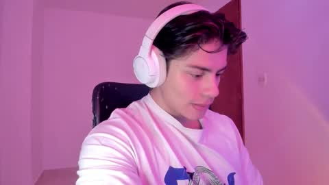 Snapshot of gio_russo chatting on 10.12.25 GioRusso online show from 10.12.25