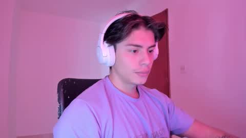 Snapshot of gio_russo chatting on 10.18.25 GioRusso online show from 10.18.25