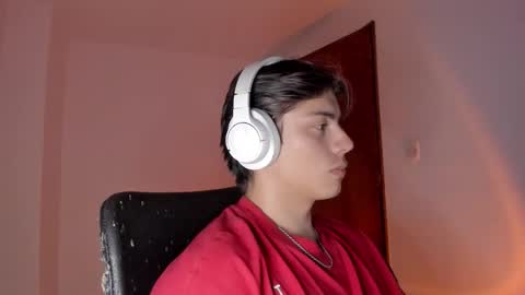 Snapshot of gio_russo chatting on 10.29.25 GioRusso online show from 10.29.25