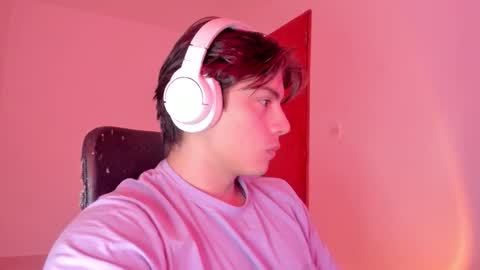 Snapshot of gio_russo chatting on 10.29.25 GioRusso online show from 10.29.25