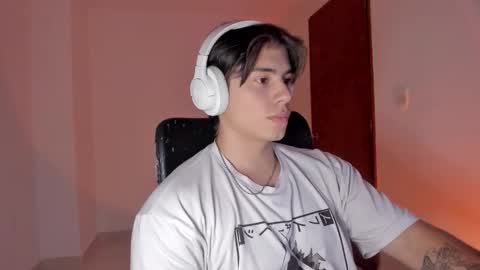 Snapshot of gio_russo chatting on 10.31.25 GioRusso online show from 10.31.25