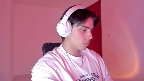 Snapshot of gio_russo chatting on 11.04.25 GioRusso online show from 11.04.25