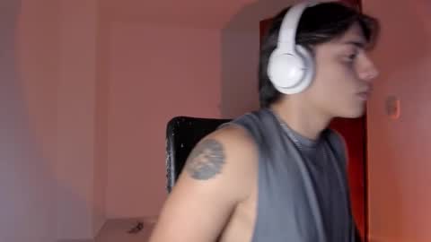 Snapshot of gio_russo chatting on 11.06.25 GioRusso online show from 11.06.25