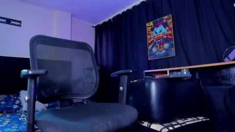 Snapshot of giomar_reyes chatting on 04.25.26 GIOMAR REYES online show from 04.25.26