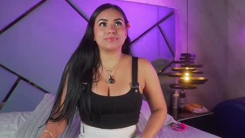 Snapshot of giorgia_13 chatting on 10.19.25 giorgia online show from 10.19.25