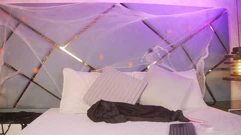 Snapshot of giorgia_13 chatting on 10.28.25 giorgia online show from 10.28.25