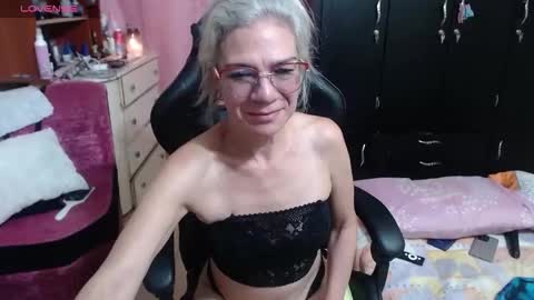 Snapshot of giorgia_xue53 chatting on 11.08.25 Mary online show from 11.08.25