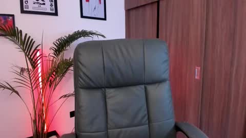 Gigi o Giorgi  online show from 10.13.25