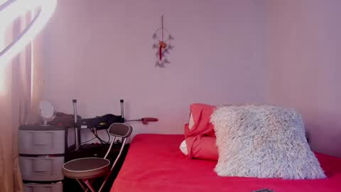 Girasol Walton online show from 02.05.25