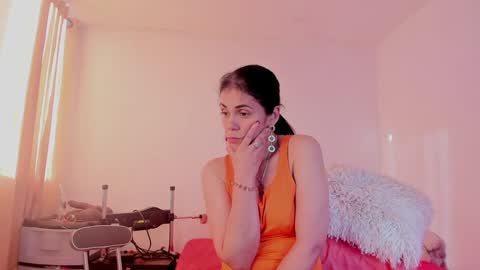 Girasol Walton online show from 02.06.25