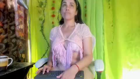 Snapshot of girasol_walton chatting on 06.16.26 Girasol Walton online show from 06.16.26