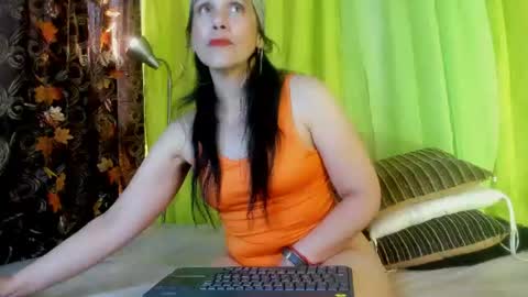 Girasol Walton online show from 07.14.26